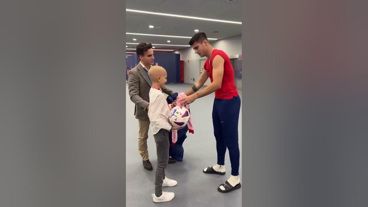 María, la joven aficionada del Atlético: "Hoy he ido al hospital con la camiseta que me regaló Morata" María, la joven aficionada del Atlético: "Hoy he ido al hospital con la camiseta que me regaló Morata"