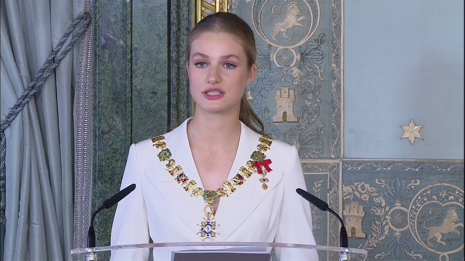 La princesa Leonor pide a los españoles que confíen en ella y promete una "entrega sin condiciones" La princesa Leonor pide a los españoles que confíen en ella y promete una "entrega sin condiciones"