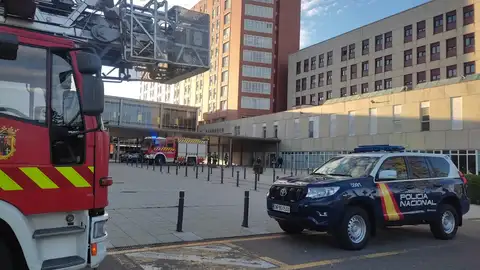 Un incendio en una habitación obliga a evacuar la novena planta del hospital Río Carrión de Palencia .