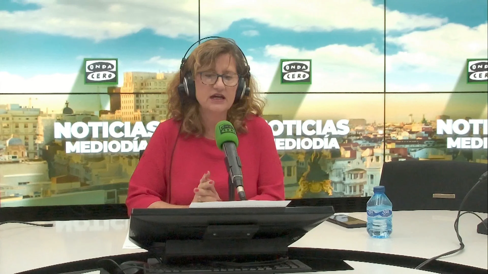 Elena Gijón: "Santos los ciudadanos españoles que contemplan como su Gobierno pretende retorcer la Constitución a su antojo" Elena Gijón: "Santos los ciudadanos españoles que contemplan como su Gobierno pretende retorcer la Constitución a su antojo"