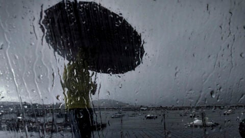 La borrasca &#39;Ciarán&#39; llega con fuerza a España: lluvias, vientos de más de 100 km/h y olas de hasta nueve metros