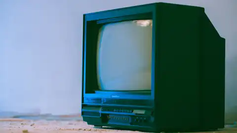 Las multipantallas de Borja Terán y Carolina Iglesias: los sustos de la tele Las multipantallas de Borja Terán y Carolina Iglesias: los sustos de la tele