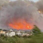 La borrasca Ciarán aviva el incendio forestal de Terrateig (Valencia) y obliga a desalojar a los vecinos