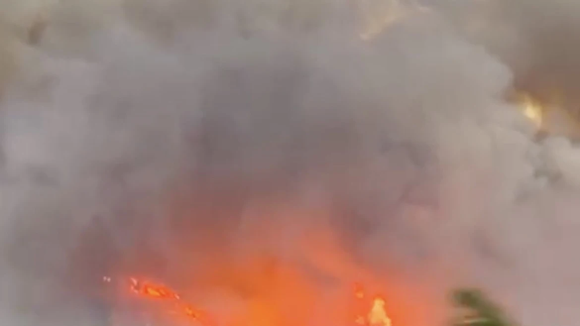 La borrasca Ciar&aacute;n aviva el incendio forestal de Terrateig (Valencia) y obliga a desalojar a los vecinos