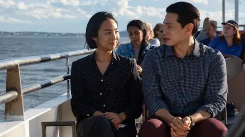 Los actores Greta Lee y Teo Yoo, en una imagen promocional de la película 'Vidas pasadas' Los actores Greta Lee y Teo Yoo, en una imagen promocional de la película 'Vidas pasadas'