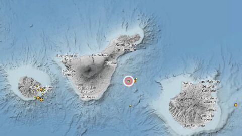 El llamado Volcán de Enmedio es un volcán submarino que se sitúa entre Tenerife y Gran Canaria 