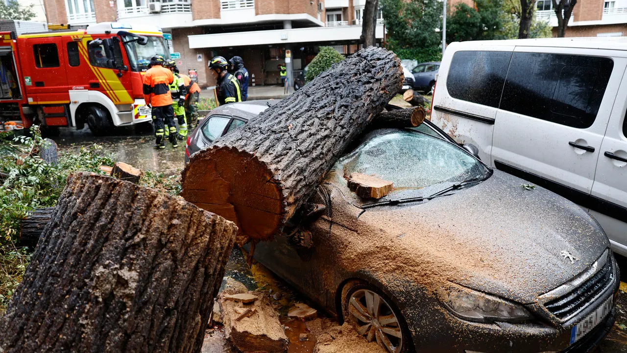 Llega lo peor de la borrasca Ciarán: provincias en alerta por fuertes vientos