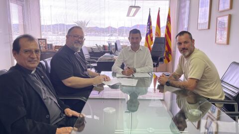 El Ayuntamiento de Sant Antoni de Portmany firma un convenio con C&aacute;ritas