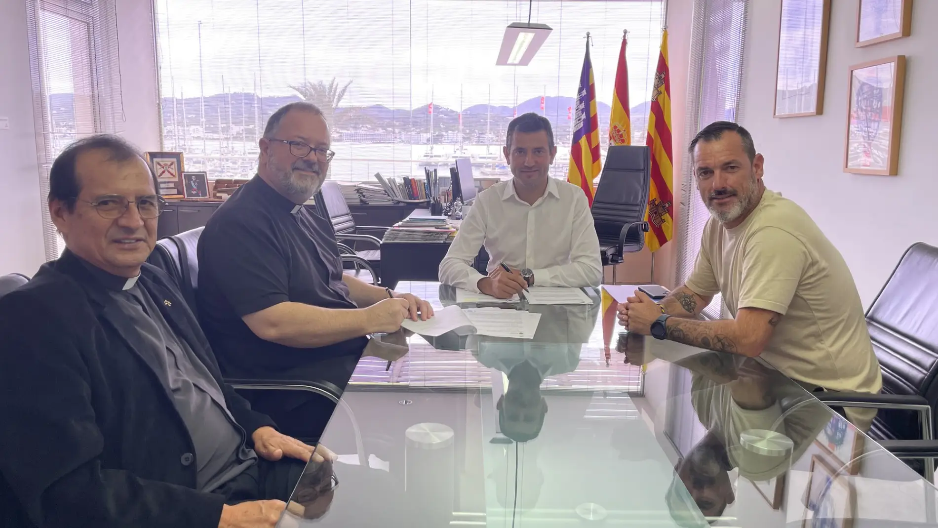 El Ayuntamiento de Sant Antoni de Portmany firma un convenio con Cáritas