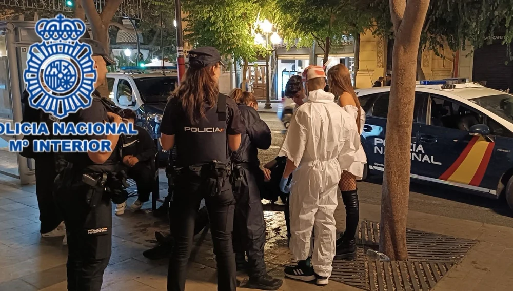 Actuaciones policiales en Alicante la noche de Halloween 