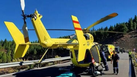 Imagen del helicóptero medicalizado desplazadado al accidente de Moya