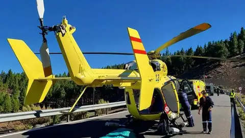 Imagen del helicóptero medicalizado desplazadado al accidente de Moya Imagen del helicóptero medicalizado desplazadado al accidente de Moya
