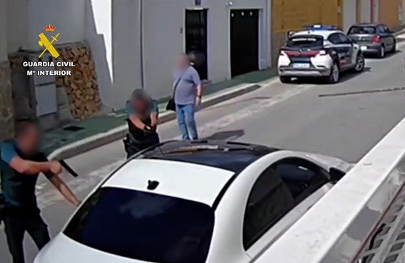 La Guardia Civil detiene en Callosa d'En Sarrià a un hombre buscado por la policía francesa La Guardia Civil detiene en Callosa d'En Sarrià a un hombre buscado por la policía francesa