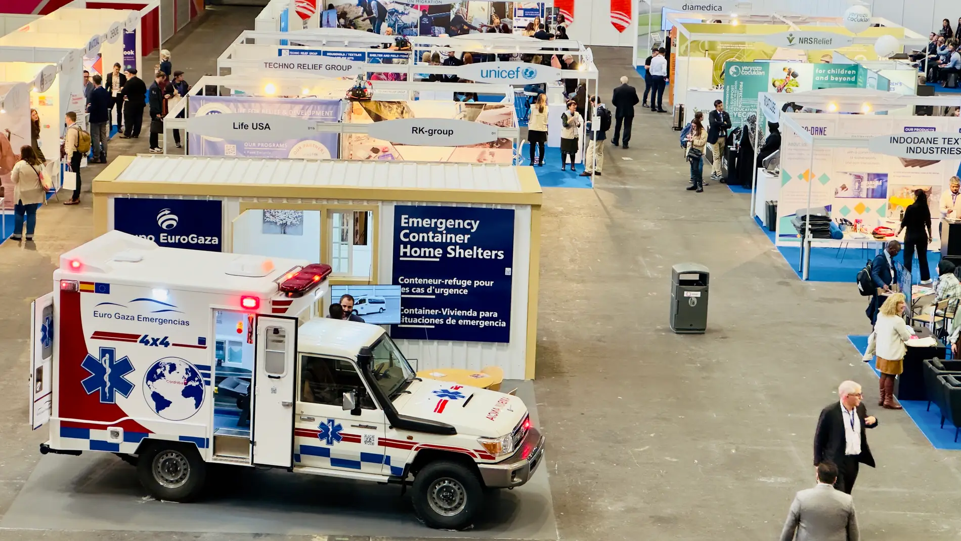 La empresa cordobesa presenta en Aidex23 una ambulancia 4x4 y un contenedor de 20 pies diseñados para auxilio y acogida de víctimas de desastres naturales o conflictos bélicos