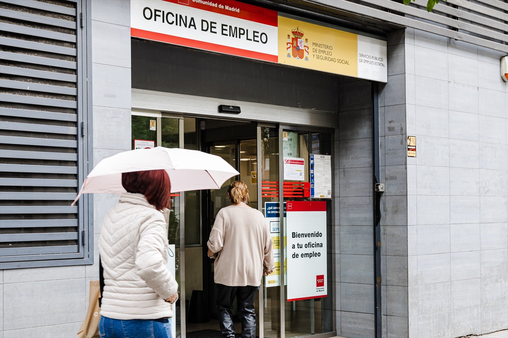 Octubre deja más empleo pero también más paro Octubre deja más empleo pero también más paro
