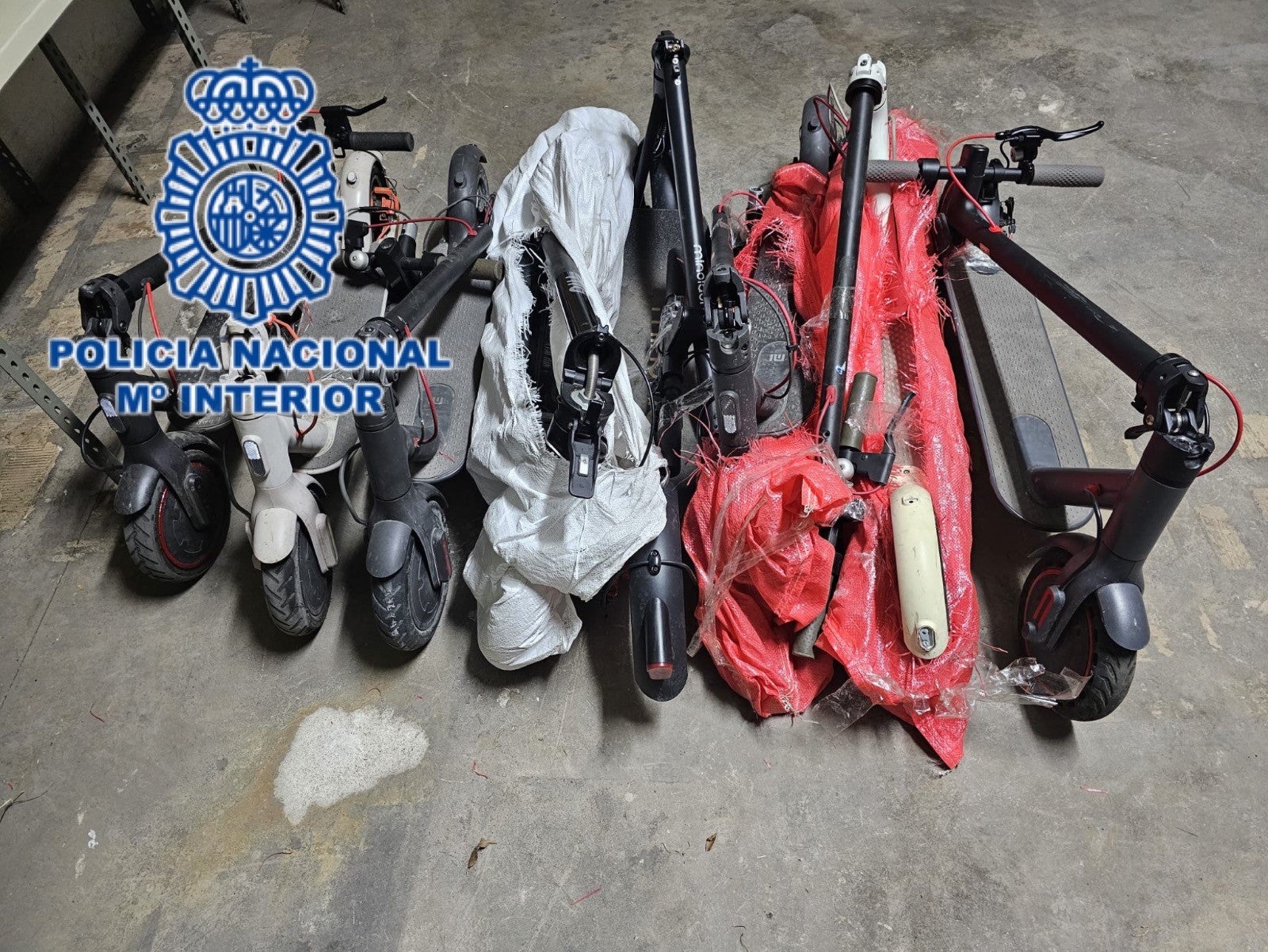 Detenidos en Elche dos hombres por el robo de patinetes de alta gama que pretendían vender en Argelia Detenidos en Elche dos hombres por el robo de patinetes de alta gama que pretendían vender en Argelia
