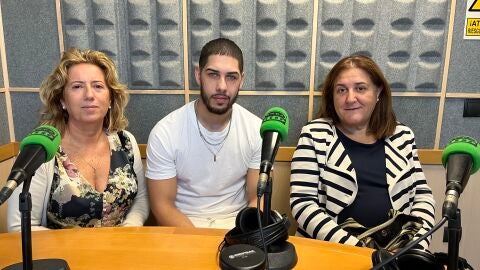 Nuria Carbó, Óscar Jiménez y María José López, de Servicios Sociales y Pueblo Unido Cultura Gitana