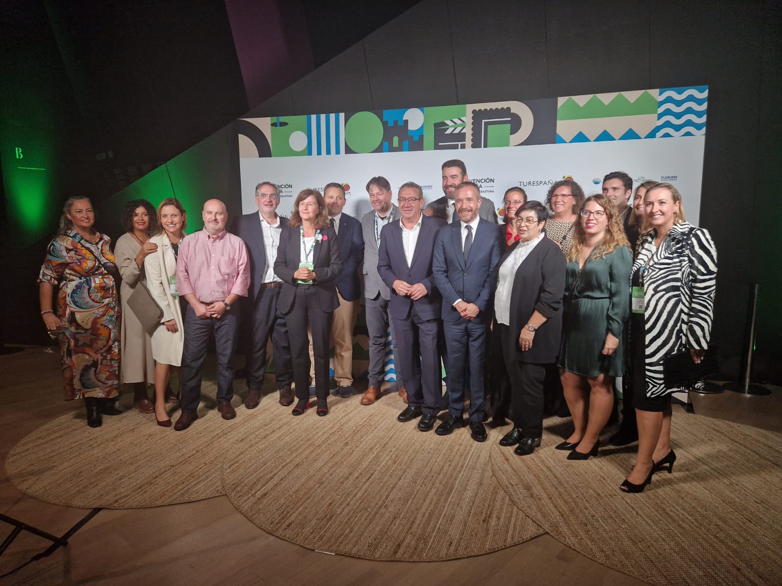Calpe estudia incrementar su presencia en las ferias de turismo europeas Calpe estudia incrementar su presencia en las ferias de turismo europeas