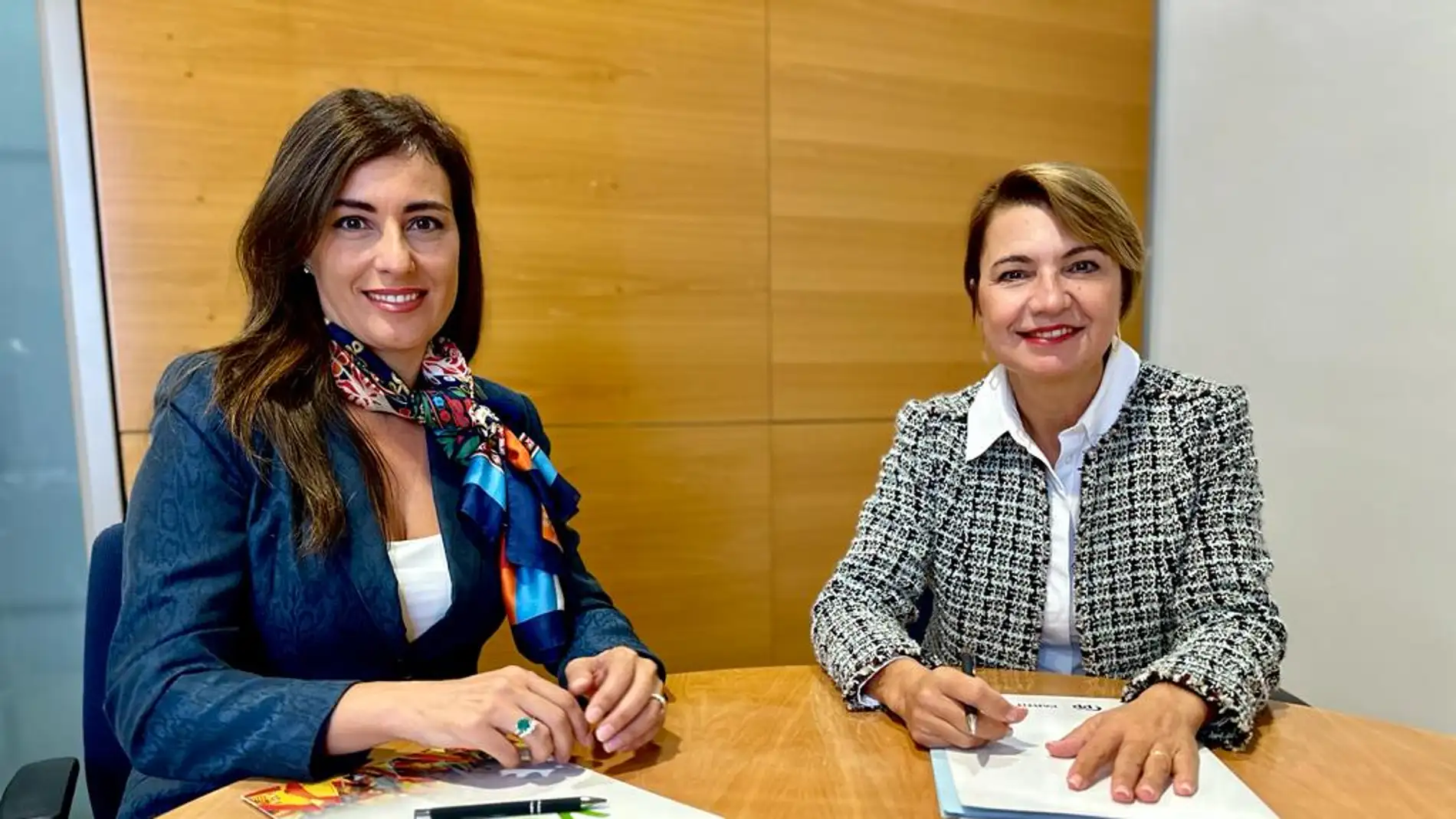 Idoia Ribas (Vox) y Marga Durán (PP). 
