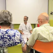 Dos usuaris del centre de dia de l'Associació de Familiars d'Alzheimer Dos usuaris del centre de dia de l'Associació de Familiars d'Alzheimer
