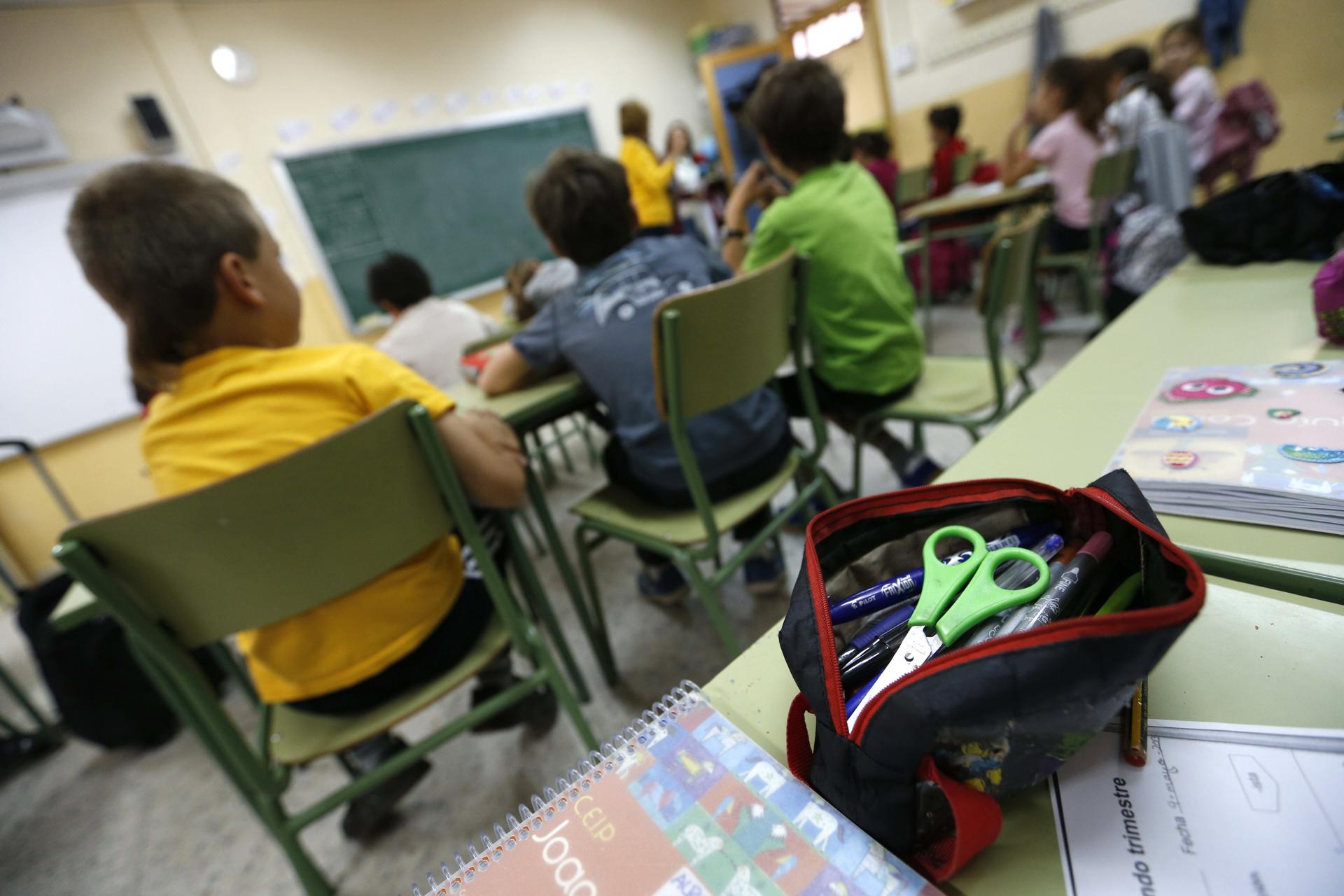 Principado y sindicatos negocian los permisos docentes a partir del lunes Principado y sindicatos negocian los permisos docentes a partir del lunes