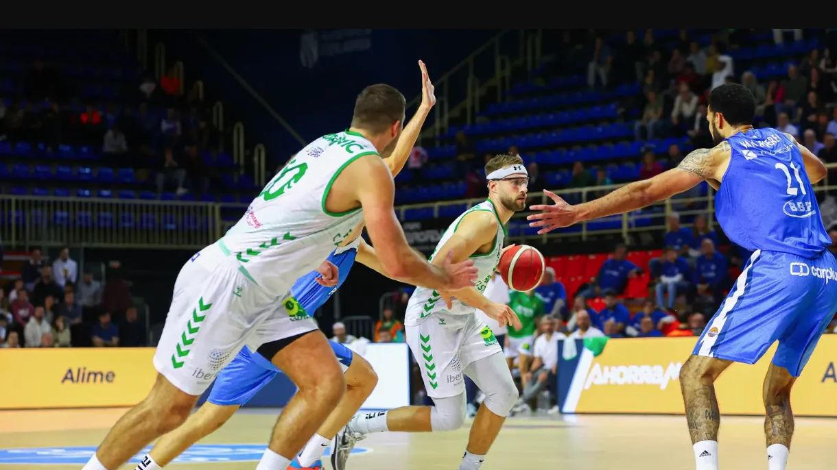 Calvin Hermanson en acción ante el Fuenlabrada Calvin Hermanson en acción ante el Fuenlabrada