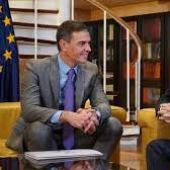 Imagen de archivo del encuentro mantenido por Pedro Sánchez y Néstor Rego. EP