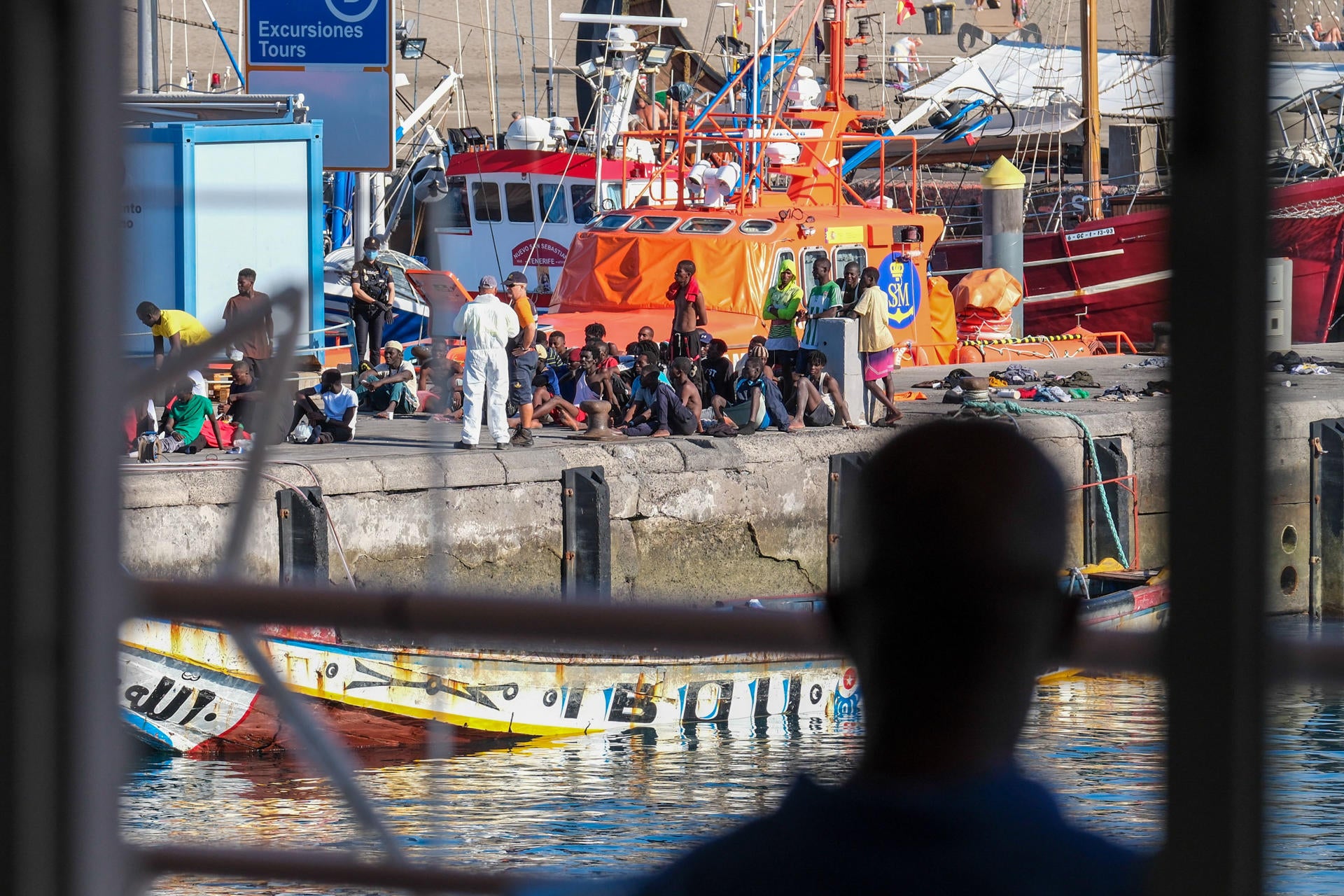 Varios fallecidos entre las 500 personas rescatadas anoche en aguas cercanas a El Hierro Varios fallecidos entre las 500 personas rescatadas anoche en aguas cercanas a El Hierro