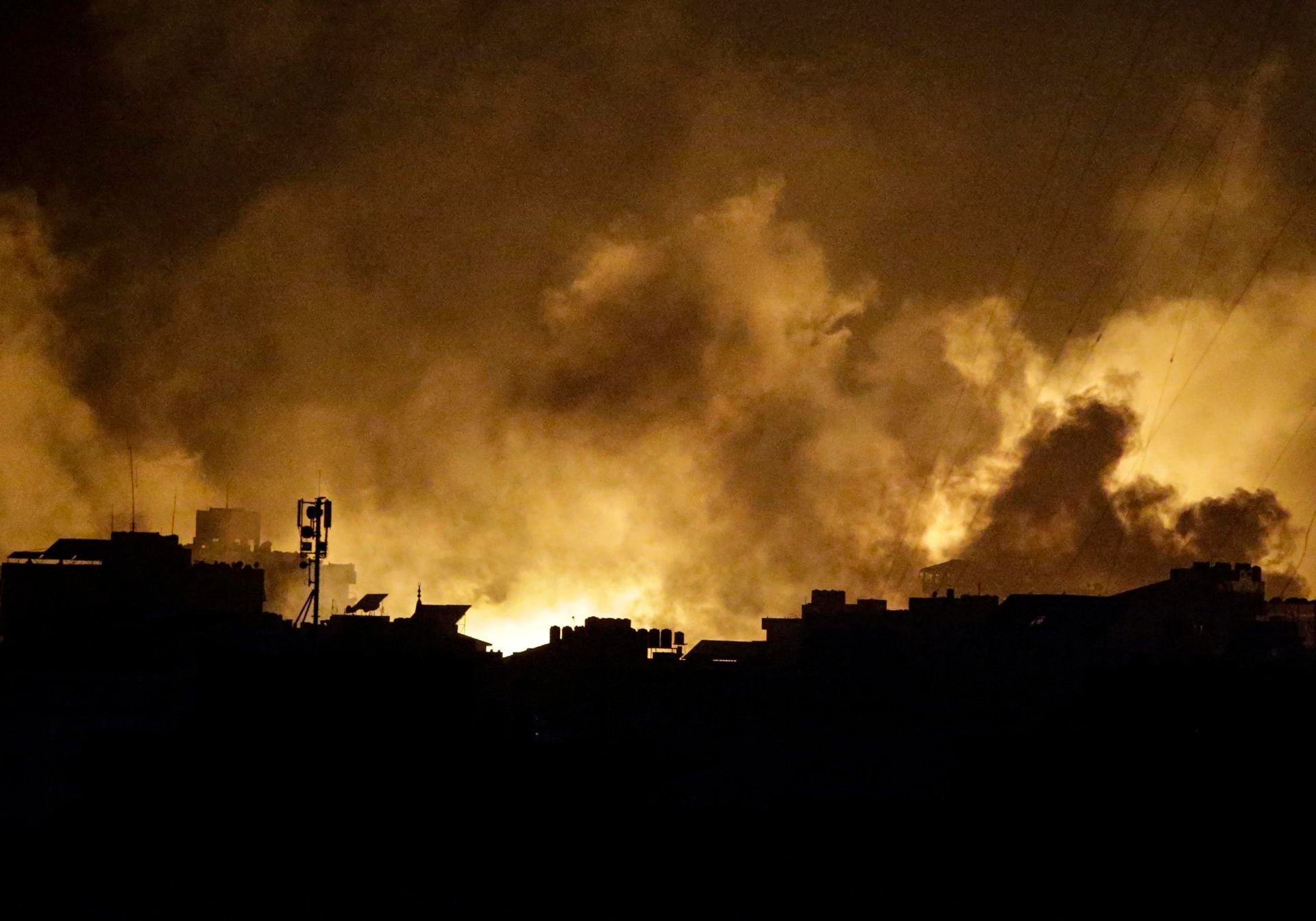 Un ataque israelí sobre el campo de refugiados de Al Magazi deja más de 30 muertos, según Hamás Un ataque israelí sobre el campo de refugiados de Al Magazi deja más de 30 muertos, según Hamás