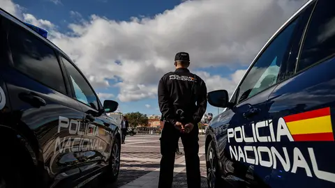 Un Agente de la Policía Nacional Un Agente de la Policía Nacional