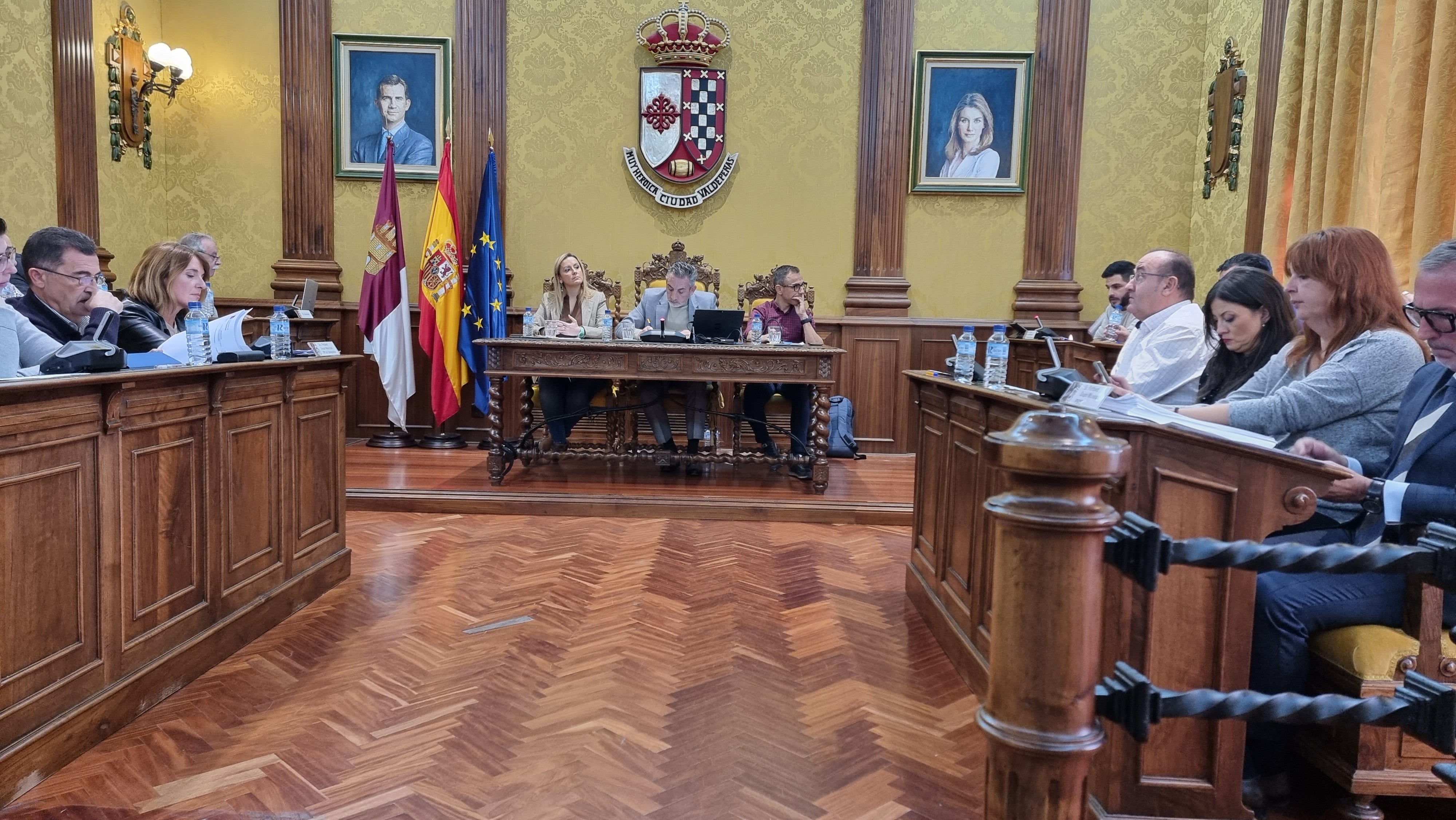 El alcalde de Valdepeñas retira del orden del día el punto de la ordenanza reguladora de la tasa por el uso de instalaciones deportivas El alcalde de Valdepeñas retira del orden del día el punto de la ordenanza reguladora de la tasa por el uso de instalaciones deportivas