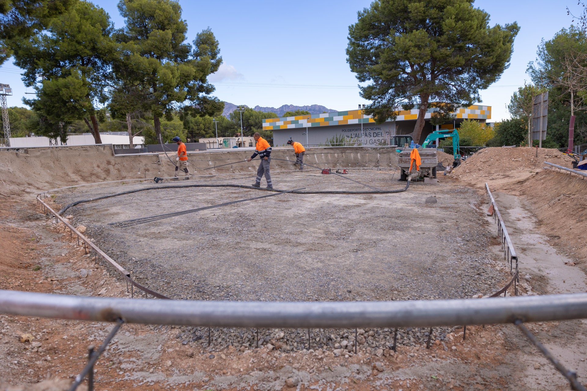 Recta final de las obras del entorno pabellón Pau Gasol, en Alfàs del Pi Recta final de las obras del entorno pabellón Pau Gasol, en Alfàs del Pi