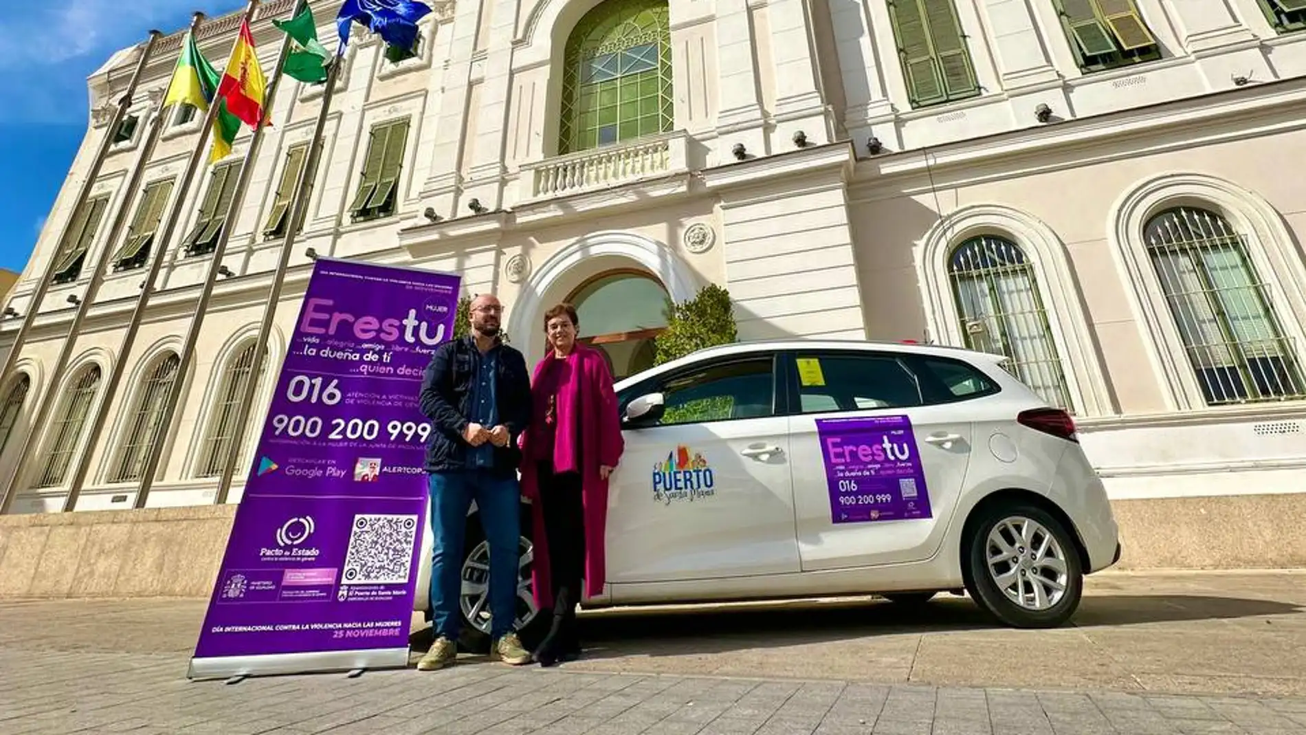 Uno de los taxis rotulados con la campaña promovida desde el Ayuntamiento de El Puerto