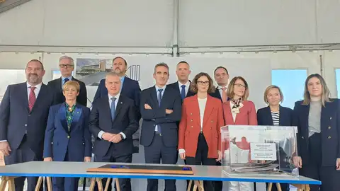 Imagen de la colocación de la primera piedra de ADI Imagen de la colocación de la primera piedra de ADI