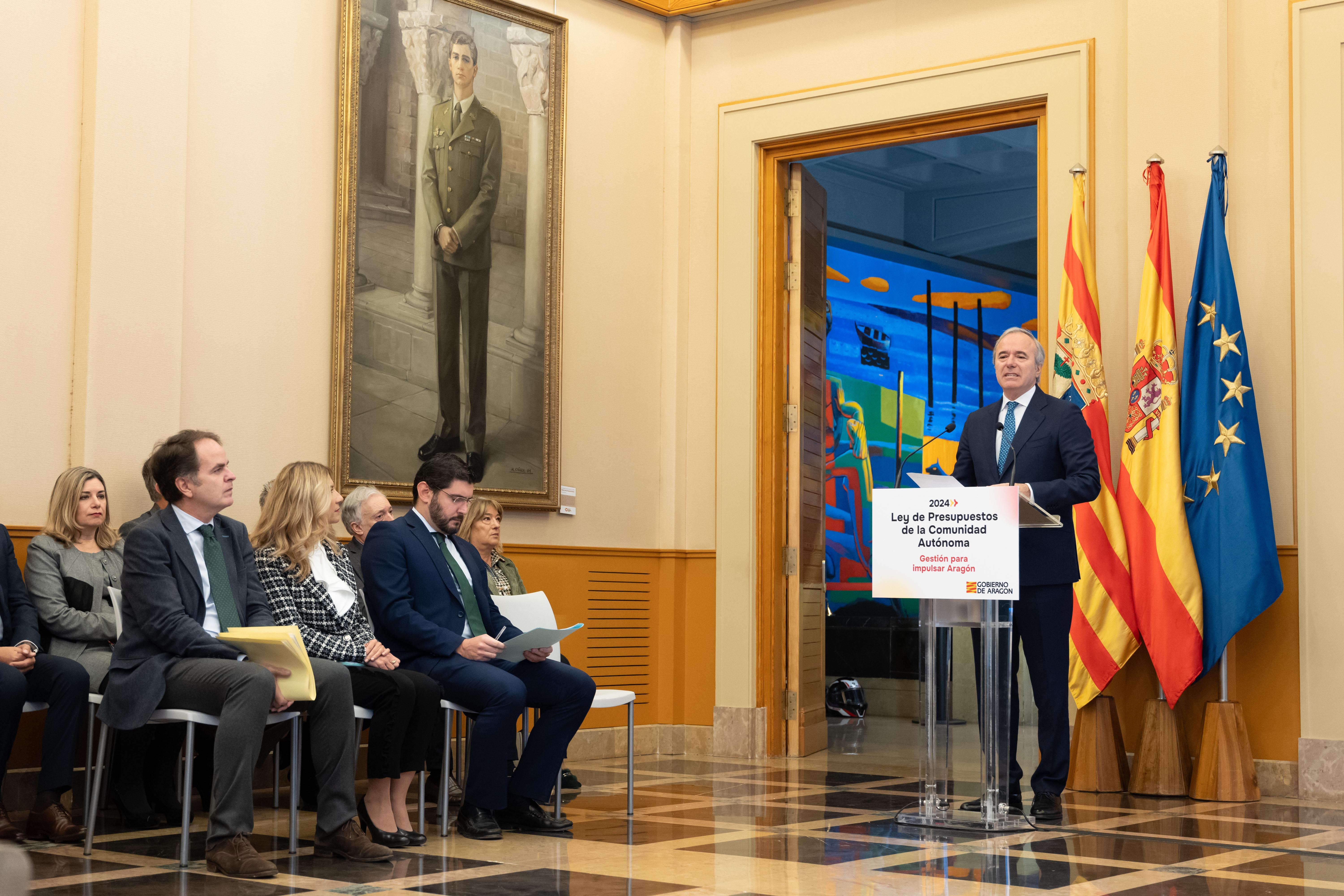 Azcón presenta unos presupuestos “realistas” y sin “infradotaciones” Azcón presenta unos presupuestos “realistas” y sin “infradotaciones”