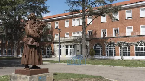 La Diputación de Palencia beca a 17 alumnos de enfermería de la Escuela Universitaria "Dacio Crespo" .
