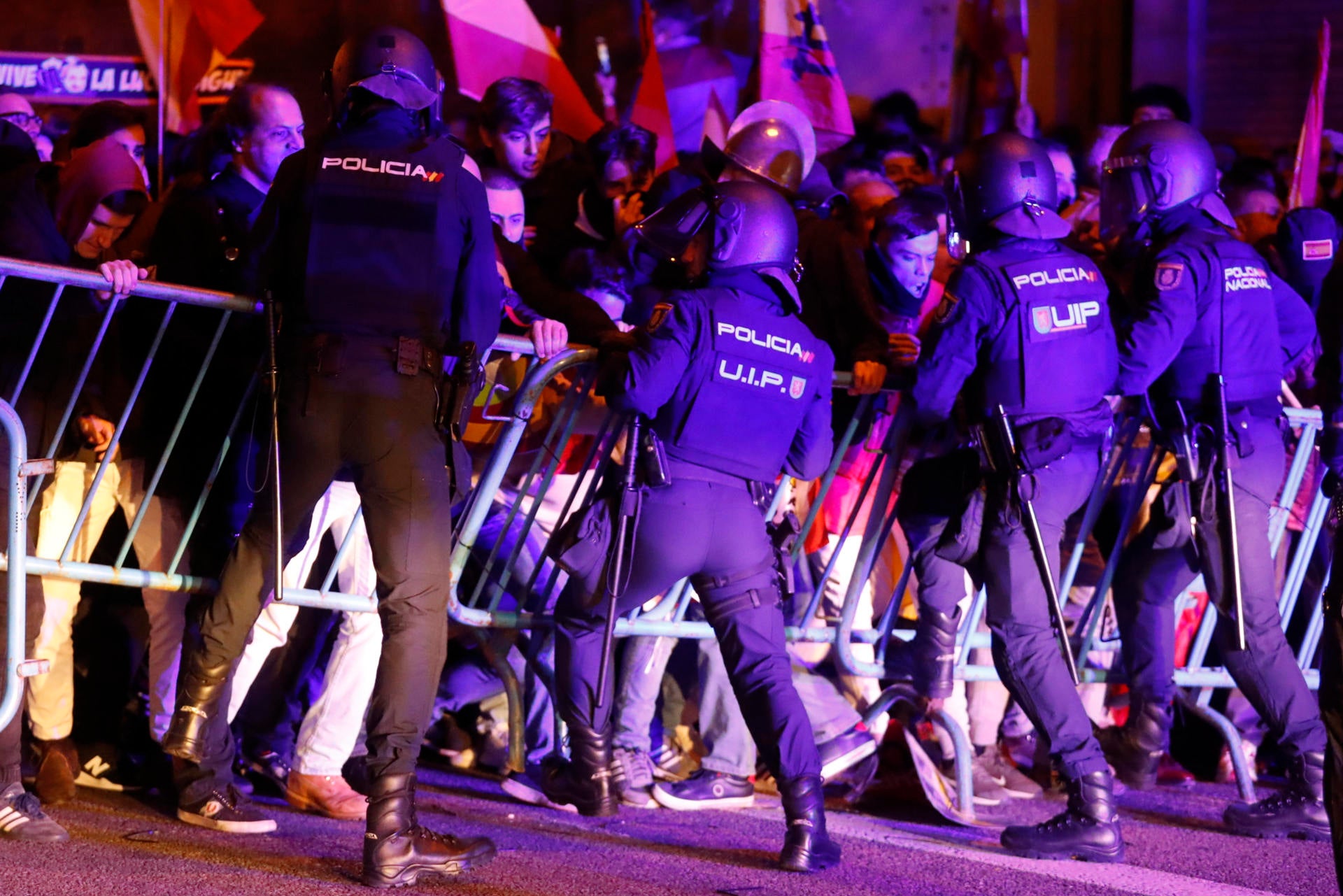 Las sedes de los socialistas en Madrid, Barcelona y Sevilla, rodeadas contra la amnistía Las sedes de los socialistas en Madrid, Barcelona y Sevilla, rodeadas contra la amnistía