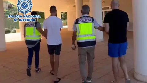 Detienen en La Vila y Benidorm a miembros de una organización criminal especializada en el robo de vehículos de alta gama Detienen en La Vila y Benidorm a miembros de una organización criminal especializada en el robo de vehículos de alta gama