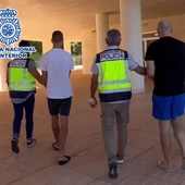 Detienen en La Vila y Benidorm a miembros de una organización criminal especializada en el robo de vehículos de alta gama Detienen en La Vila y Benidorm a miembros de una organización criminal especializada en el robo de vehículos de alta gama