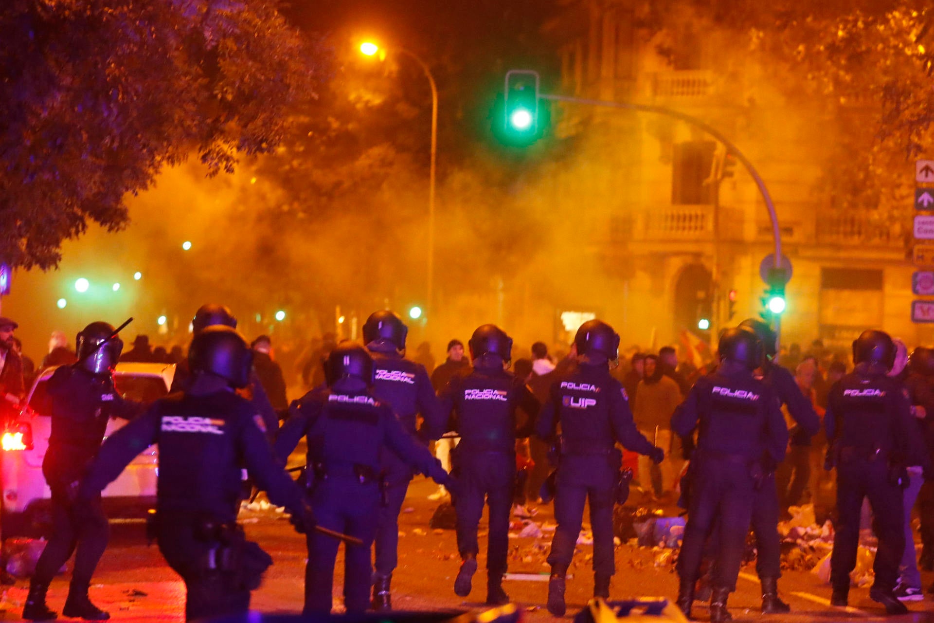 Sánchez responde a las protestas en las sedes del PSOE: "Nadie será capaz de amedrentarnos" Sánchez responde a las protestas en las sedes del PSOE: "Nadie será capaz de amedrentarnos"