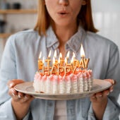 Imagen de archivo de una tarta de cumpleaños