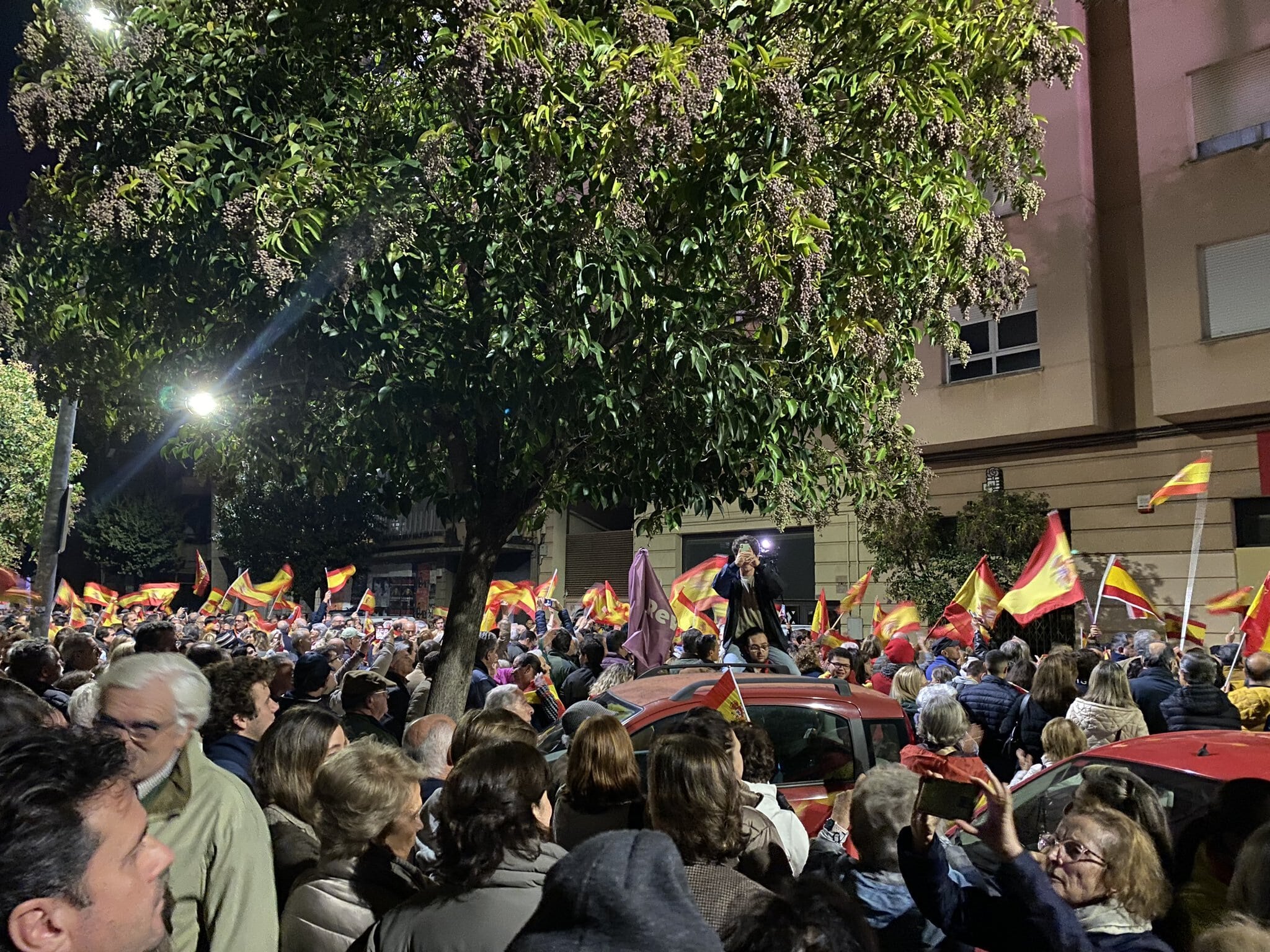 Más de un millar de personas, 3000 según la policía, se manifestaban anoche en Badajoz contra la amnistía Más de un millar de personas, 3000 según la policía, se manifestaban anoche en Badajoz contra la amnistía