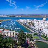 Ayamonte es una de las localidades más visitadas de la provincia de Huelva. Ayamonte es una de las localidades más visitadas de la provincia de Huelva.