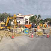 Alfàs renueva la obsoleta red de saneamiento de la calle Sauce 