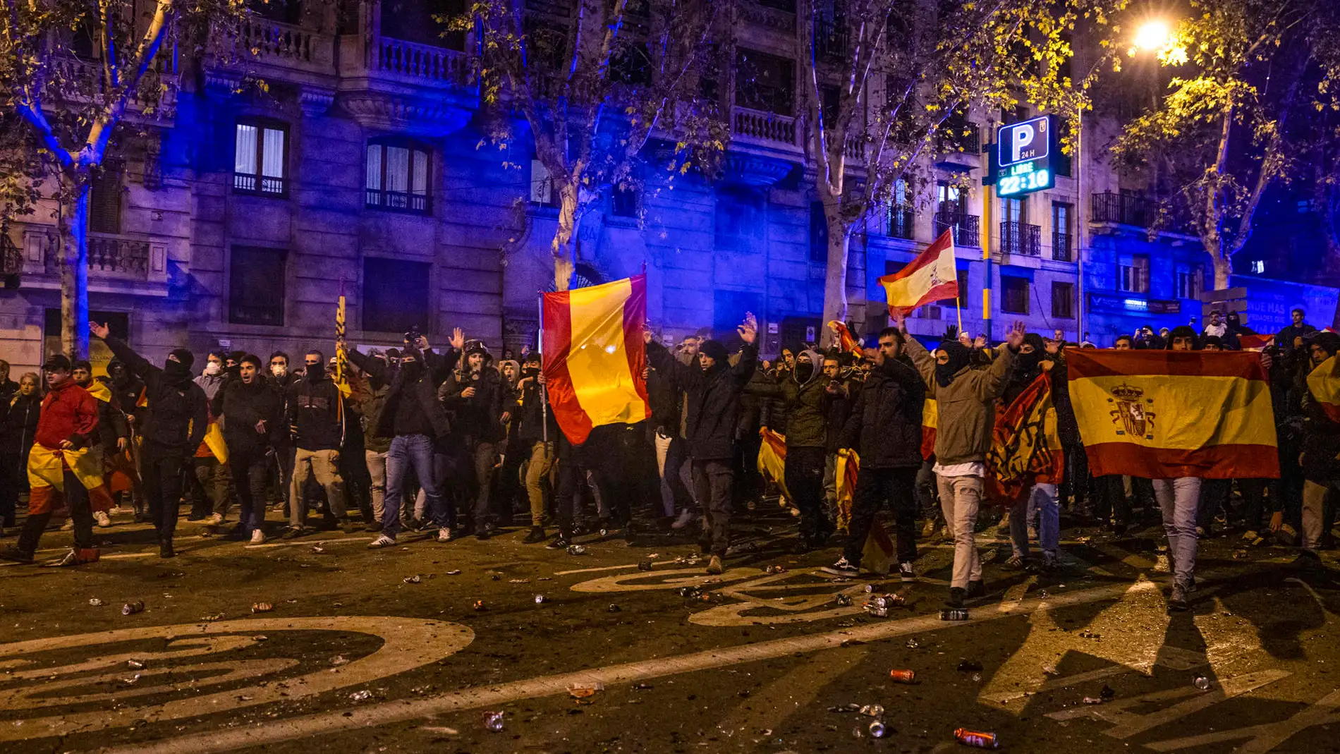 Altercados tras la manifestación convocada contra la amnistía frente a la sede del PSOE en Ferraz, en Madrid.