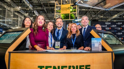 Representantes del Gobierno de Canarias y del Cabildo de Tenerfe en la WTM de Londres 2023