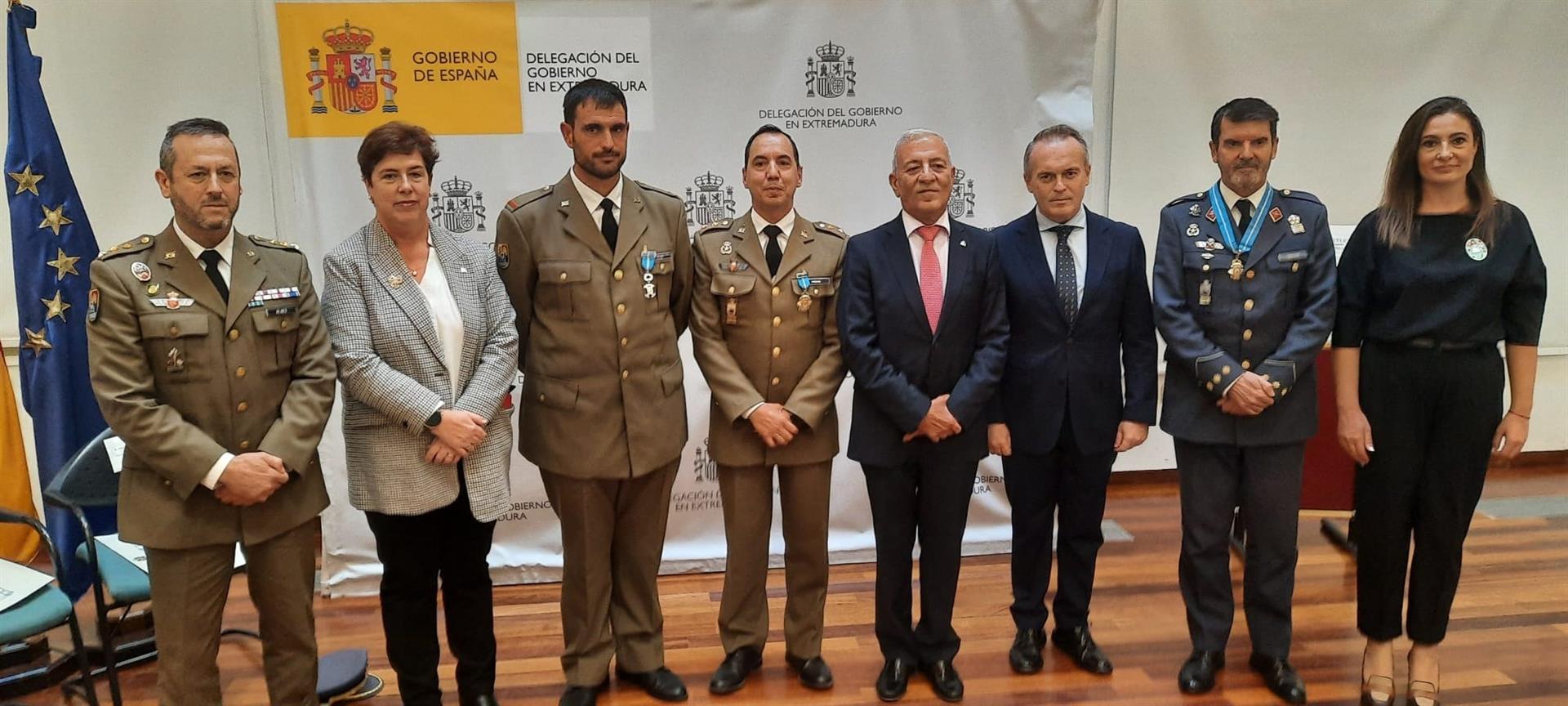 Entregadas las Medallas al Mérito Civil para el delegado de Defensa, un teniente coronel de la UME y un militar Entregadas las Medallas al Mérito Civil para el delegado de Defensa, un teniente coronel de la UME y un militar