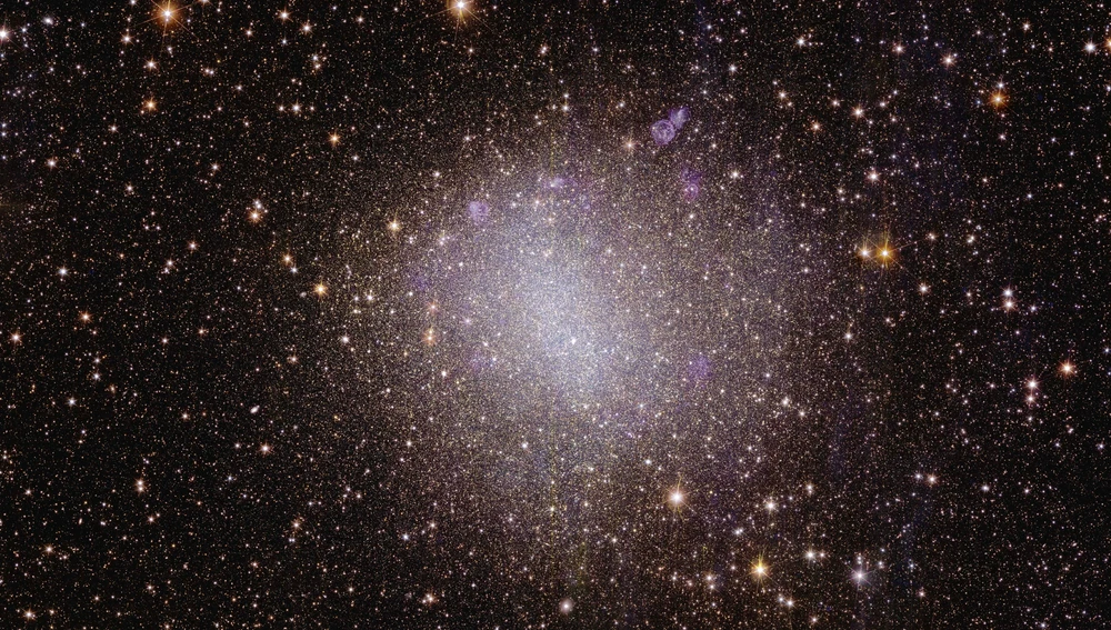 La galaxia NGC 6822 captada por Euclid.