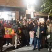 Protesta frente a la sede del PSOE local de Ciudad Real