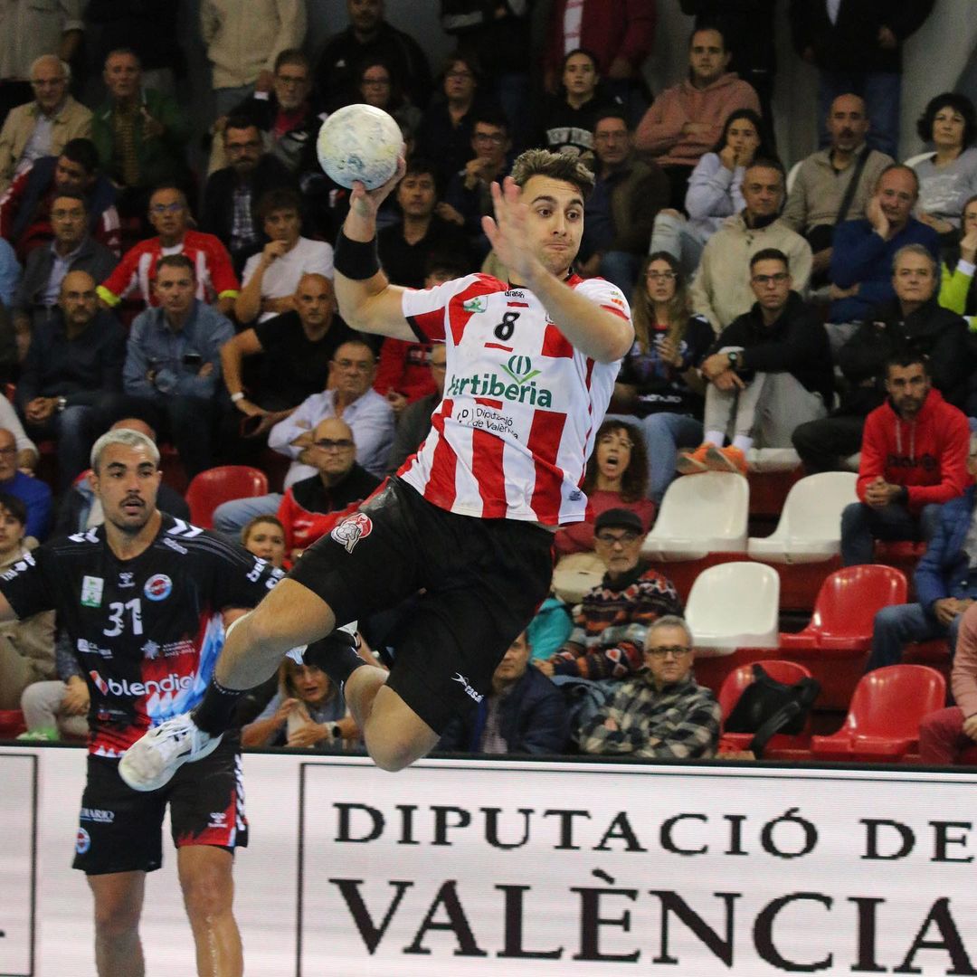 El Fertiberia coge aire con su empate frente al Balonmano Sinfín El Fertiberia coge aire con su empate frente al Balonmano Sinfín